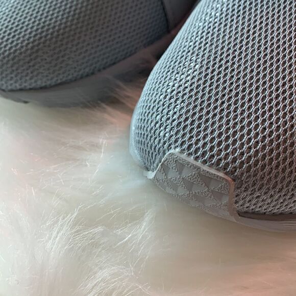 PUMA FIERCE CORE CROSS TRAINER SNEAKERS - Picture 16 of 16